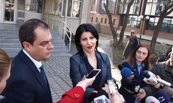 AKTUALE 5 Ngjashëm si në seancën e fundit për Monstrën, edhe kësaj radhe nuk munguan reagimet emocionale të familjarëve të viktimave të vrarë gjashtë vite më parë te Liqeni i Smilkovës Koha Omer