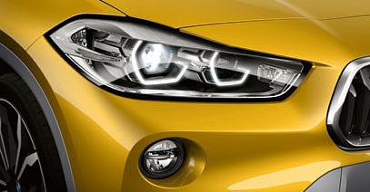 Μάσκα νεφρών BMW με 8 γρίλιες σε κάθε τμήμα, μετωπική επιφάνεια σε γυαλιστερό μαύρο και πλαίσιο νεφρών σε