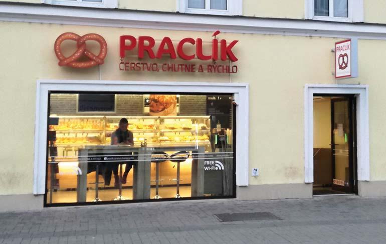 PLACE odskúšame, overíme, ochutnáme a až potom predávame. Veľa sortimentu nám produkujú dva hotely. Jogurty alebo sladký program si vyrábame resp. pečieme sami.