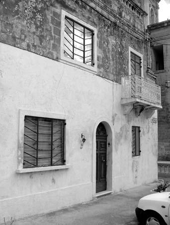 KaΩin tal-banda San Gabriel Óal Balzan A.D. 1920 tal-knisja u nkriet lis-soçjetà mill-kappillan Dun Amabile Sisner. Illum din id-dar hija residenza privata.