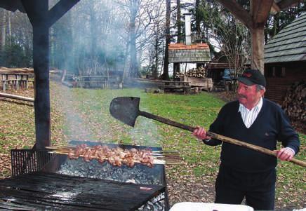) iz Bi drov ca, se la pod no Me dved ni ce Lu gar ni ca GorπËi ca Strop od ljeskovih πi ba Vo li ra di ti pa ob nav lja lu gar ni cu! Ot ka ko je 1990.