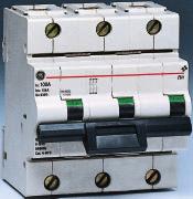 880 DC 6 Series EP100UC Tripping characteristic B (1) After a switching of the net with more than 6kA in AC it should not be used in DC (2) T = 4ms (3) 4.5kA for 50A & 63A 1P 2P 4P In (A) Cat. No.