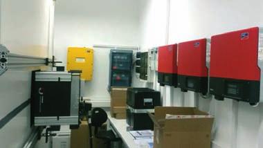 Sistemul de testare şi caracterizare a modulelor şi celulelor solare trebuie să asigure următoarele măsurători specifice: Caracteristica I-V la iluminare cu radiaţie solară simulată; Caracteristica
