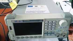 Sursa de tensiune programabilă este în special utilizată pentru aplicaţii care necesită: setări diferite pentru anumite grupuri de parametri de ieşire şi timpi diferiţi de acţionare în cursul unor