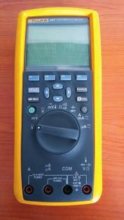 Multimetru digital True RMS Fluke 287 Producător: Fluke SUA Furnizor: ARC Braşov Aparatul este util în caracterizarea electrică a componentelor electrice şi electronice, dispozitivelor