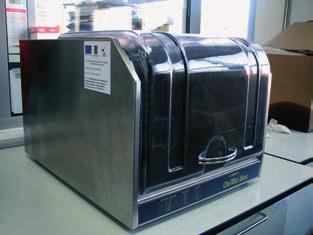 - capacitate 47 litri; volumul util: 70%; - temperatură ajustabilă, de la 35 o C la 200 o C, cu fluctuaţie de temperatură de ±1 o C şi omogenitate ±2 o C; - nivelul de vid 10-2mm Hg; reglarea vidului
