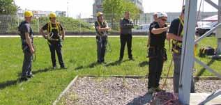 22 Standardi kakovosti Vsi moramo skrbeti za varno opravljanje del na delovnem mestu Zakon o varnosti in zdravju pri delu določa pravice in dolžnosti delodajalca in delavcev v zvezi z varnim in