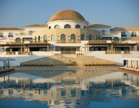 HOTEL MITSIS LAGUNA BEACH 5* All inclusive www.mitsishotels.com De pana la 15% la pachet A fost deschis in anul 2011, se afla chiar pe plaja.