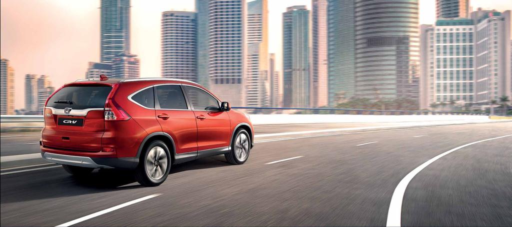 DESIGN EXTERIOR : 06 AVANSAT STILIZAT Liniile fluide ale noului CR-V au fost gândite cu atenţie pentru a accentua designul şi pentru a pune în valoare performanţele, rezultatul fiind un aspect