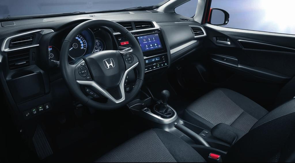 08 DESIGN INTERIOR Stilul ÎNCEPE DIN INTERIOR Luați un loc la volanului noului Jazz și vă veți simți imediat ca acasă, mâinile dumneavoastră vor găsi în mod intuitiv comenzile și veți observa că