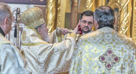 Pagina 4 Actualitate eparhială ianuarie 2015 SLUJIRI CHIRIARHALE Slujire arhierească la Catedrala Arhiepiscopală din Arad la intrarea în Noul An 2015 La cumpăna dintre ani, în Catedrala