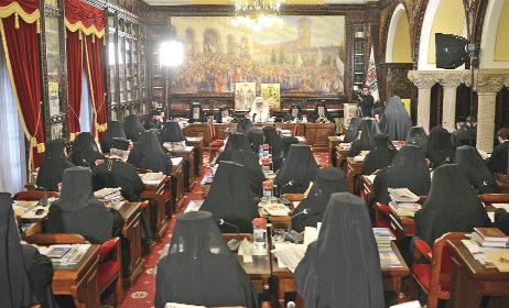 Seara are loc tradiţionala recepţie cu prilejul Anului Nou, la reşedinţa arhiepiscopală, oferită ostenitorilor Centrului epar hial, preoţilor, reprezentanţilor autorităţilor locale şi credincioşilor.