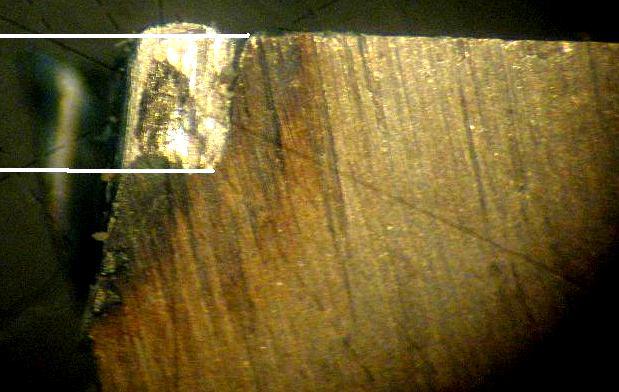395 پهناي فرسایش در سطح ازاد (mm) V b بیشینه پهناي فرسایش (mm) V bmax شکل (7) تصویر میکروسکوپی لبه براده ابزار می باشد که در آن عمق گودال فرسایش اندازه گیري شده را نشان میدهد.