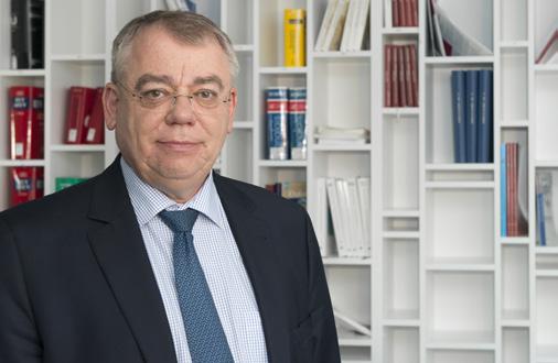 Πρόλογος του Προέδρου 03 Η ετήσια έκθεσή μας δημοσιεύεται φέτος εν μέσω της συζήτησης για το επόμενο πολυετές δημοσιονομικό πλαίσιο (ΠΔΠ) της Ευρωπαϊκής Ένωσης, το οποίο θα καλύπτει την περίοδο