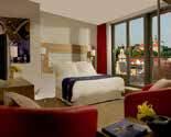 Jurys Inn Prague 4* Το Jurys Inn βρίσκεται απέναντι από το σταθμό Florenc του μετρό, σε απόσταση 20 λεπτών με τα πόδια από την πλατεία της παλιάς πόλης της Πράγας και 5 λεπτών με το μετρό από την