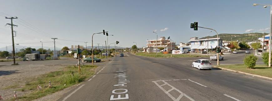 7.2 Εντοπισμός επικινδυνότητας Λόγω των δραστηριοτήτων της περιοχής που περιγράφτηκαν πιο πάνω παρατηρείται έντονη κίνηση τόσο οχημάτων όσο και πεζών από τη μια πλευρά της εθνικής οδού στην άλλη.