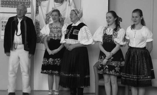 Obohacujú slovnú zásobu, rozvíjajú myslenie, fantáziu, tvorivosť, sústredenosť, nútia polemizovať, hľadať odpovede, riešenia rôznych situácií, ale slúžia i na oddych a relaxáciu.
