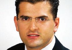Zbytočne si lámať hlavu, ktorémuže patrí ten hlások a ako je možné, že vzájomne cudzie vtáčence sú tak krásne zladené v durových melódiách. Je prosto jar a spievať sa musí. Parfum má jar vždy nový.