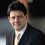 Το 1998 ολοκλήρωσε τη ιδακτορική του ιατριβή στο Πανεπιστήµιο Αθηνών και το 2002 εξελέγη Επίκουρος Καθηγητής Προσθετικής του ίδιου Πανεπιστηµίου.