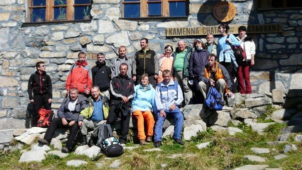 UDALOSTI V KLUBE vodu, ktorá vyviera z hĺbky 1987m s teplotou 60,5º C. Blahodarne pôsobí na pohybové a dýchacie ústrojenstvo, má priaznivé kozmetické účinky a vďaka lítiu pozitívne vplýva na psychiku.