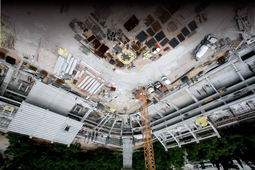 Οι εργασίες προχωρούν με ρυθμό καταιγιστικό Οι εξέδρες σηκώνονται, τα πέταλα ενώνονται, οι πυλώνες υψώνονται, το σπίτι μας παίρνει πλέον μορφή καιόλοιμπορούνναδουνότιθαείναισύντομαέτοιμοκαι θα είναι,