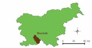 ZnaËilnost zgornjega dela doline so presihajoëa jezera, ki so veëji del leta suha. Na dnu njihovih kotanj se razprostirajo s pisanim cvetjem bogati travniki.
