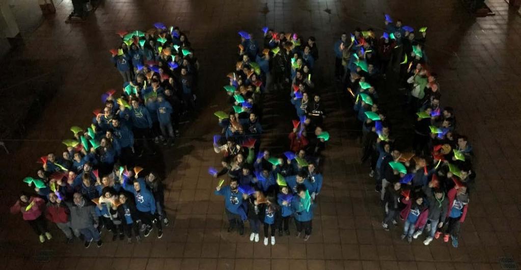 Κατά τη διάρκεια του πρωινού της πρώτης ημέρας, οργάνωσαν μια γιορτή με παιχνίδια σε ανοικτό χώρο, για να μπορέσουν να γνωρισθούν.