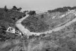 5.2 Ατύχημα Καρέα Υμηττό,1998 Χαρακτηριστικό τραγικό παράδειγµα του τρόπου µε τον οποίο το κλειστό φαράγγι επηρεάζει τη συµπεριφορά της φωτιάς αποτελεί η πυρκαγιά που έκαψε την περιοχή του Καρέα στον