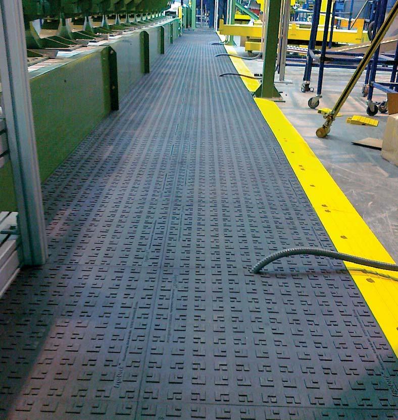 uzemnenie Elektrický odpor: 1x106-1x10¹0 Uhlíkom napustené PVC dlaždice poskytujú maximálnu životnosť