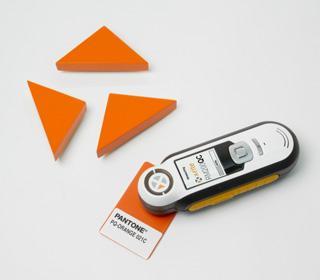 Vďaka unikátnej technológii poskytuje RM200QC lepšiu zhodu s vizuálnym hodnotením vzoriek, čoho dosahujú predovšetkým pomocou geometrie merania 45/0 a značkovej technológie zachytenia obrazu.
