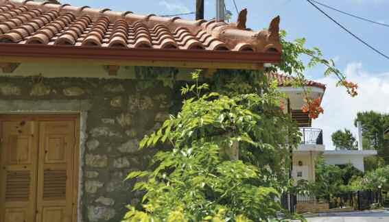 8. Υποστήριξη της τοπικής κοινωνίας ΒΙΩΣΙΜΕΣ ΠΟΛΕΙΣ ΚΑΙ ΚΟΙΝΟΤΗΤΕΣ Βρισκόμαστε στο πλευρό της τοπικής κοινωνίας και φροντίζουμε για την ανάπτυξη μιας αμφίπλευρης εποικοδομητικής συνεργασίας Η