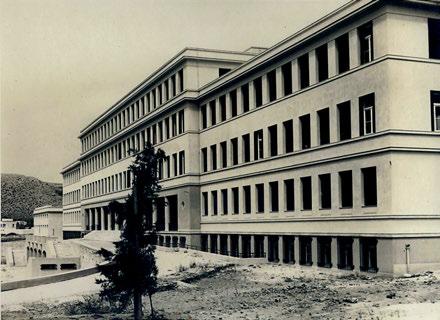 396 Παρνασσό, κ.ἀ., στίς ὁποῖες συμμετεῖχε καθώς φαίνεται τό μέλος τοῦ Ὀρειβ. Συνδέσμου (Πατρῶν) Α. Δ. Ξανθόπουλος. 200-300 396 Ἄλμπουμ μέ 24 φωτογραφίες τοῦ κτηρίου τοῦ Ἀρσακείου Ψυχικοῦ. [π. 1935].