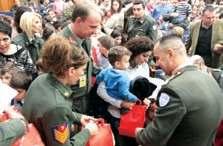 τους. Χριστουγεννιάτικα Κάλαντα στο Γενικό Επιτελείο Στρατού Την Τετάρτη 24 Δεκεμβρίου 2014, χορωδίες Σχολών και Κέντρων εκπαίδευσης του Στρατού Ξηράς,