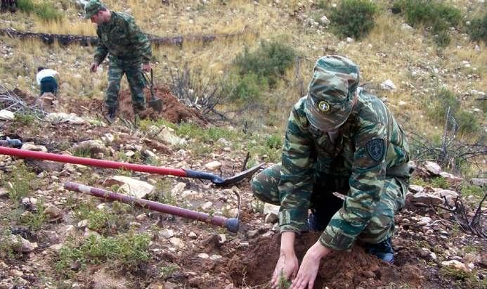 ΚΟΙΝΩΝΙΚΗ ΠΡΟΣΦΟΡΑ Κοινωνική Προσφορά της 32 ΤΑΞ ΠΖ «ΜΟΡΑΒΑΣ» Στις 19 Οκτωβρίου 2014, διατέθηκε διμοιρία απόδοσης τιμών απο το 521 ΤΠ/Ν στις εορταστικές εκδηλώσεις για την 70ή