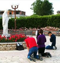 1: 1). Për të tërhequr të kthyerit e rinj Johebrenj, Pali e përdori njohurinë e tij të filozofisë greke stoike për paganizimin e Krishterimit.