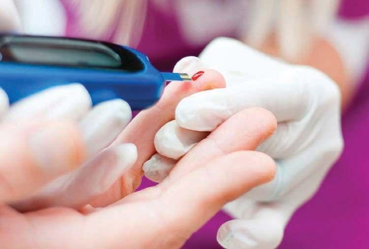 θα πρέπει να λαμβάνουν την απαιτούμενη εξατομικευμένη διατροφή για την επίτευξη των θεραπευτικών στόχων κατά προτίμηση από διαιτολόγο ειδικό στον σακχαρώδη διαβήτη.