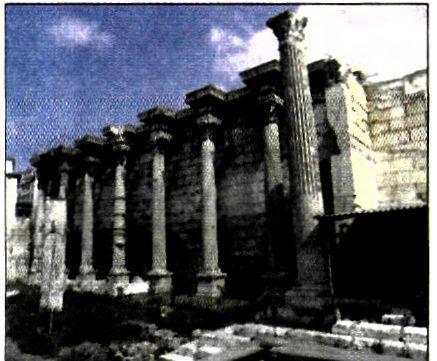 Η Βιβλιοθήκη τον Αδριανού στην Αθήνα. Ο αυτοκράτορας Αδριανός (117-138μ.Χ.) φρόντισε ιδιαίτερα για την πολιτιστική ανάπτυξη των επαρχιών του Ρωμαϊκού κράτους.