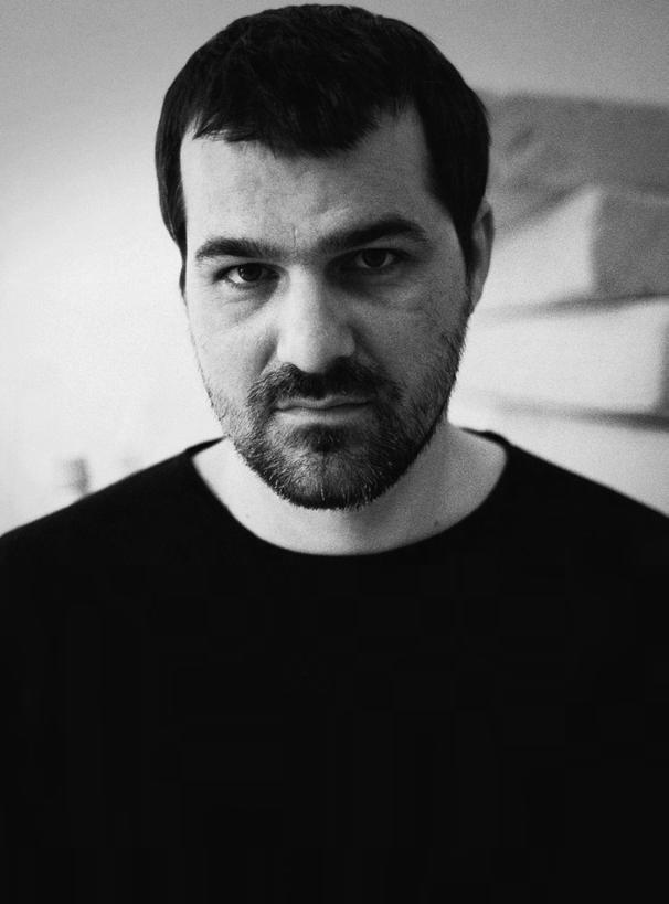 Αναγνωρισμένος σκηνοθέτης του ουγγρικού κινηματογράφου, ο Κόρνελ Μούντρουτσο έχει κερδίσει πολλές διακρίσεις σε διεθνή φεστιβάλ, με πιο σημαντικό έως σήμερα το μεγάλο βραβείο του τμήματος «Ένα Κάποιο
