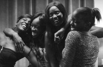 ID # 297 Thessaloniki IFF-2014 / The European Parliament s LUX Prize Bande de filles [Τα κορίτσια / Girlhood] 251 Σκηνοθεσία-Σενάριο/Direction-Screenplay: Céline Sciamma Φωτογραφία/Cinematography:
