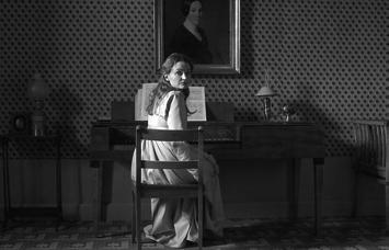 ID # 224 Thessaloniki IFF-2014 / Open Horizons Amour fou [Τρελλή αγάπη] 65 Σκηνοθεσία-Σενάριο/Direction/Screenplay: Jessica Hausner Φωτογραφία/Cinematography: Martin Gschlacht Μοντάζ/Editing: Karina
