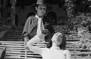 Aνοιχτοί Oρίζοντες / Thessaloniki IFF-2014 74 The Duke of Burgundy [Ο δούκας της Βουργουνδίας] Σκηνοθεσία-Σενάριο/Direction-Screenplay: Peter Strickland Φωτογραφία/Cinematography: Nic Knowland