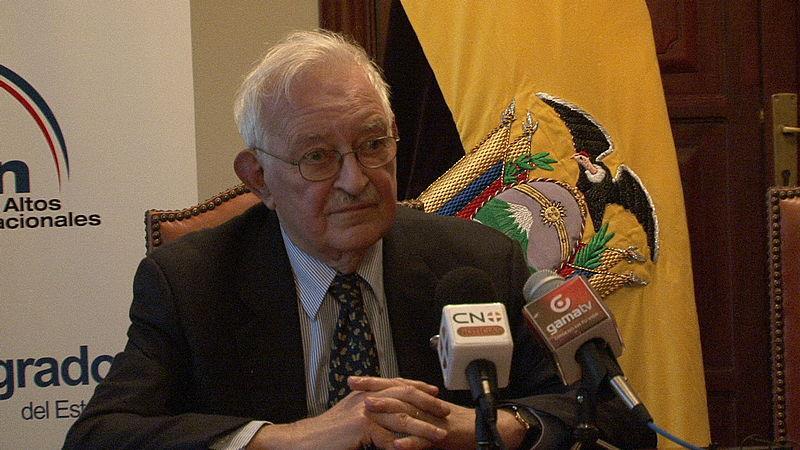 Immanuel Wallerstein https://commons.wikimedia.org/wiki/file:profesor_immanuel_wallerstein_dialoga_con_prensa_%285999944088%29.j pg Samir Amin https://commons.wikimedia.org/wiki/file:samir_amin.