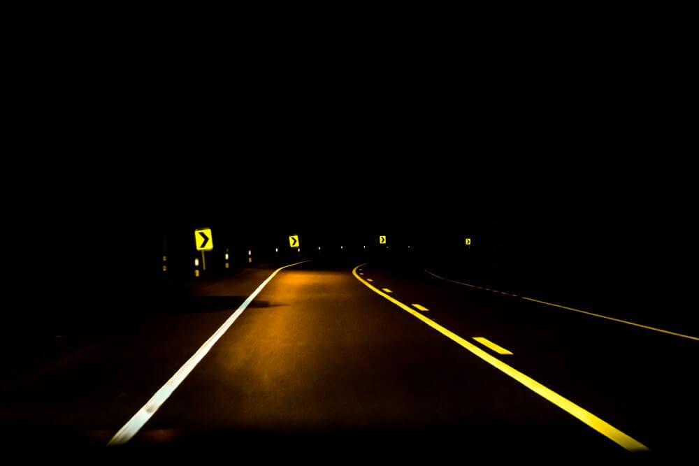 υπεραστικών οδών δύο λωρίδων κυκλοφορίας κατά τη διάρκεια οδήγησης τη νύχτα Φίλιππος Ταλιούρας