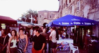 Osvrt Podravka povezana s motovunskim filmskim festivalom Piπe: Jadranka Lakuπ Studena u Motovunu Motovunski filmski festival ove je godine slavio svoju petu obljetnicu i s pravom potvrdio status