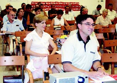 Podravka Êe, prema rijeëima izvrπnog direktora SPJ VoÊe i povrêe Milivoja ifkorna, otkupiti sve ponuappleene koliëine industrijske rajëice i spremna je unapreappleivati dugoroëne partnerske odnose s