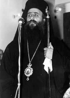 Κανονικοῦ Δικαίου Κωνσταντῖνο Μουρατίδη καί συνομιλοῦντα κάτω ἀπό τόν πεῦκο τῆς Μονῆς, πρᾶο στό ὕφος καί εἰρηνικό τήν ὄψη, σέ ἀξιοθαύμαστο βαθμό... τόν ἔνοιωσα ὡς πρόβατον ἐπί σφαγήν.