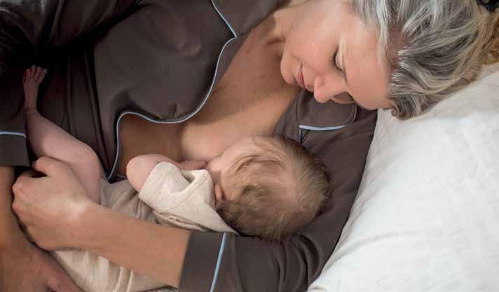 Ο Παγκόσμιος Οργανισμός Υγείας συστήνει τον αποκλειστικό μητρικό θηλασμό για τους πρώτους έξι μήνες της ζωής του βρέφους καθώς αποτελεί τον