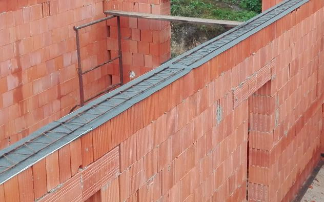 Medzné rozmery stien z hľadiska medzného stavu používateľnosti Minimálna hrúbka a medzné rozmery steny z hľadiska medzného stavu používateľnosti sa smú určiť podľa obrázka 5 pre nasledujúce podmienky