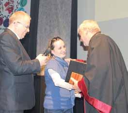 8 UDALOSŤ slovo 9 2012 slovo 9 2012 9 Mladí stretli biskupov Témou stretnutia bol citát, ktorý na tento rok vybral Svätý Otec Benedikt XVI. z Listu Filipanom: Ustavične sa radujte v Pánovi (Flp 4, 4).