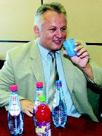 2 Intervju: Valent Vrhovski, izvrπni direktor SPJ PiÊa Trku ne smijemo prekidati nadohvat medalje Razgovarala: Jadranka Lakuπ Snimio: Nikola Wolf Podravkin biznis piêa u posljednje vrijeme biljeæi